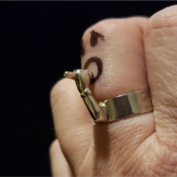 Handmade Argentium Silver Hand Holding the Mic Ring, size 7.5 - Picture 3 of 7